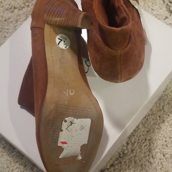 Booties - Picture 4 of 5